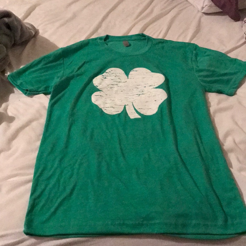 LivLuv shop graphic tee